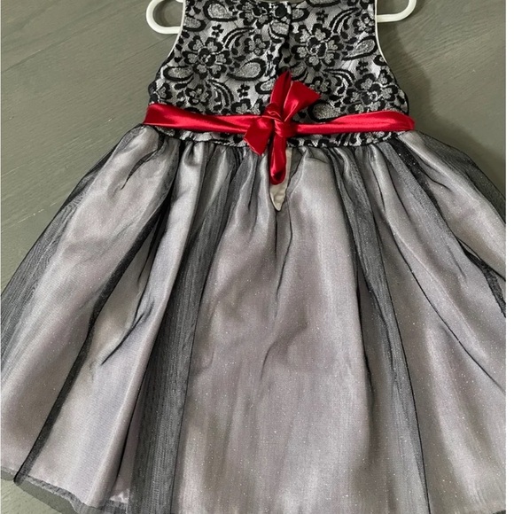 Girls youngland holiday dress Size 4 - Picture 2 of 3